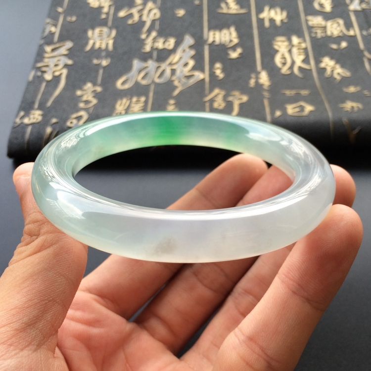 (超值推荐)冰种飘阳绿圆条手镯(57.7mm)