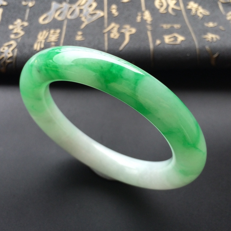(超值推荐)糯冰种飘翠圆条手镯(56.6mm)