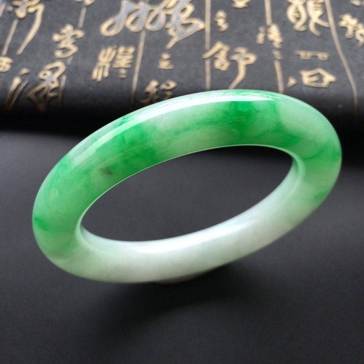 (超值推荐)糯冰种飘翠圆条手镯(56.6mm)