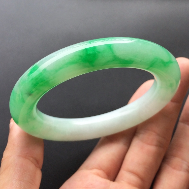 (超值推荐)糯冰种飘翠圆条手镯(56.6mm)
