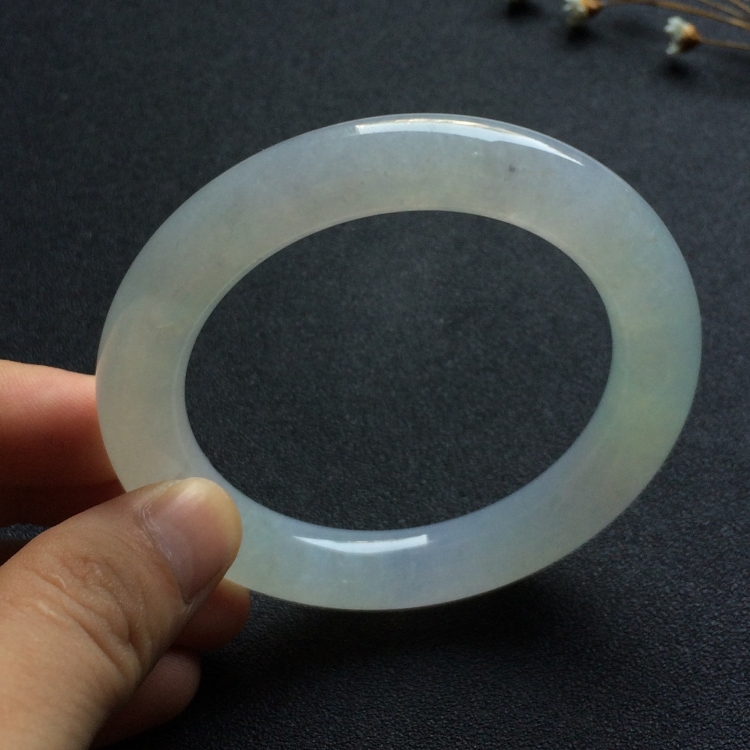 （超值推荐）糯冰种淡晴水圆条手镯（55.3mm）