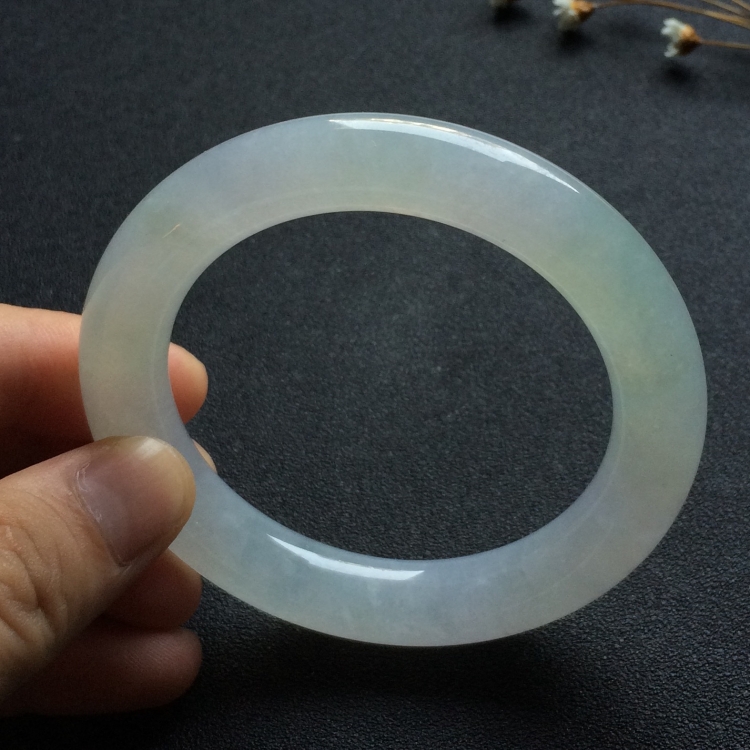 （超值推荐）糯冰种淡晴水圆条手镯（55.3mm）