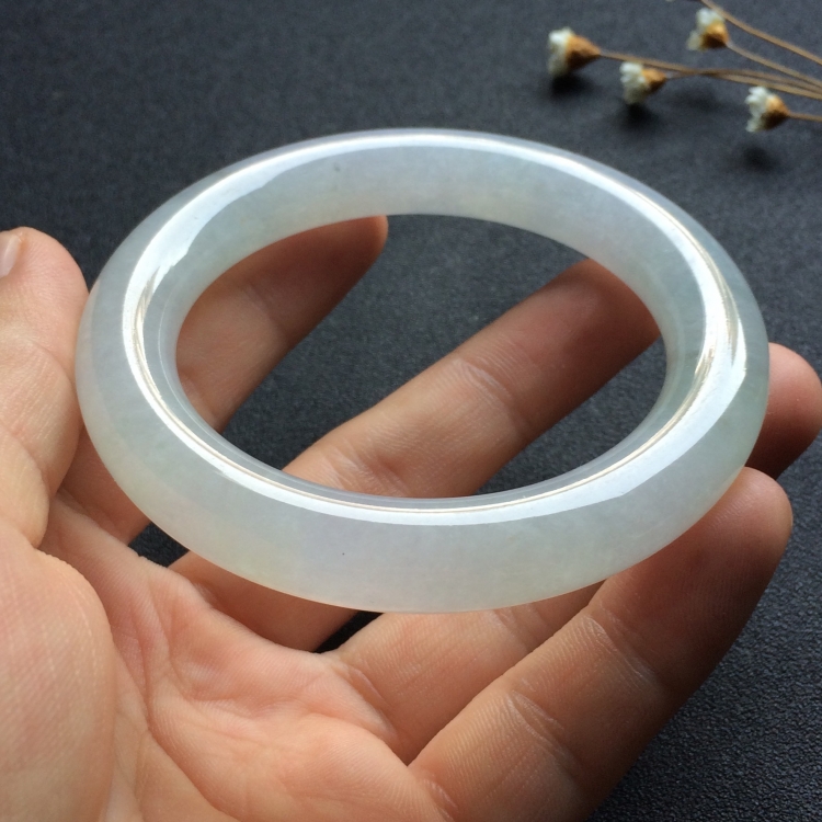 （超值推荐）糯冰种淡晴水圆条手镯（55.3mm）