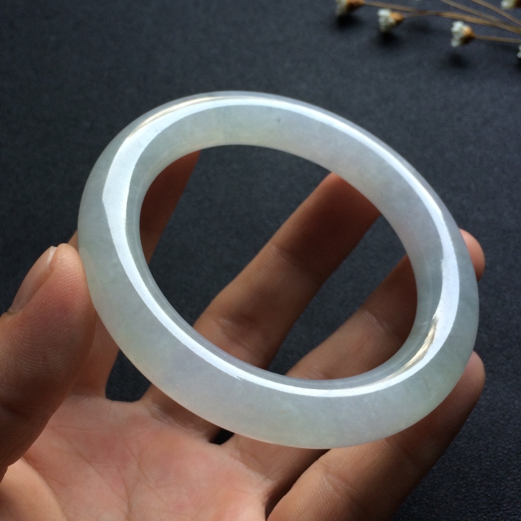 （超值推荐）糯冰种淡晴水圆条手镯（55.3mm）