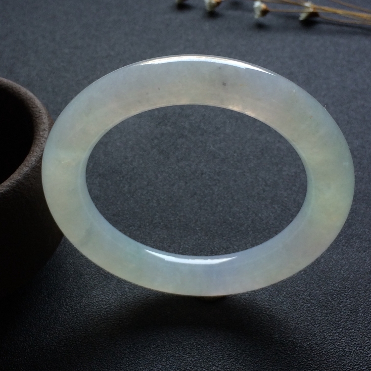 （超值推荐）糯冰种淡晴水圆条手镯（55.3mm）