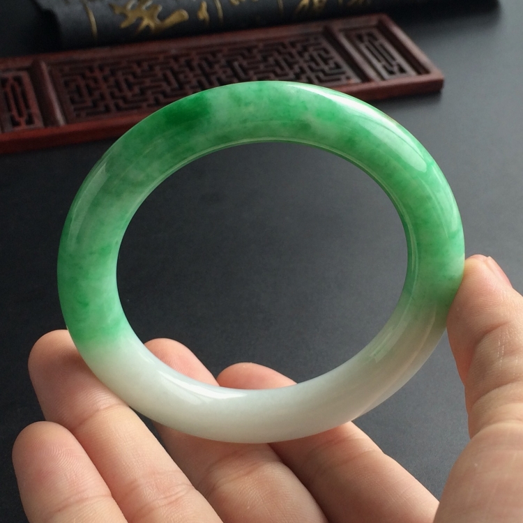 (超值推荐)糯冰种飘翠圆条手镯(57.6mm)