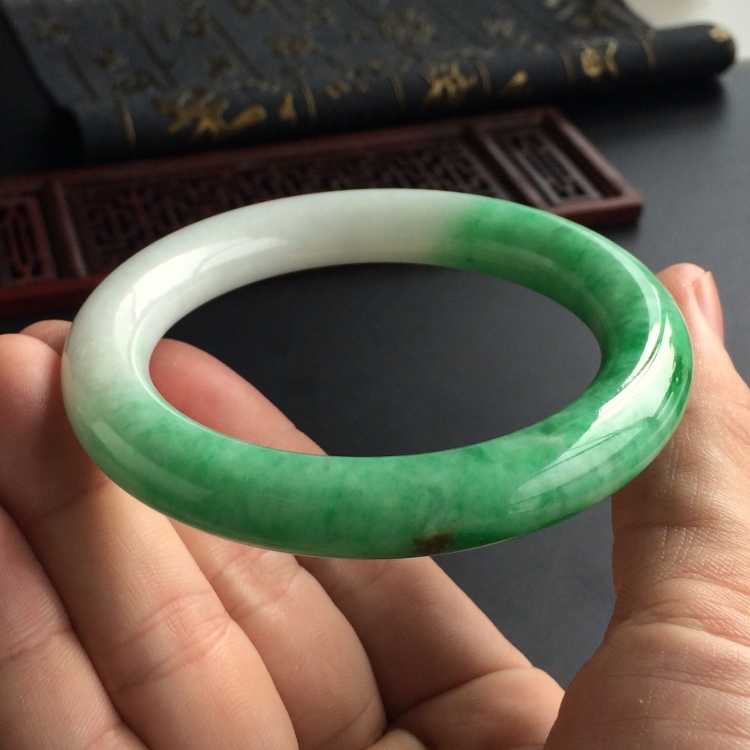 (超值推荐)糯冰种飘翠圆条手镯(57.6mm)