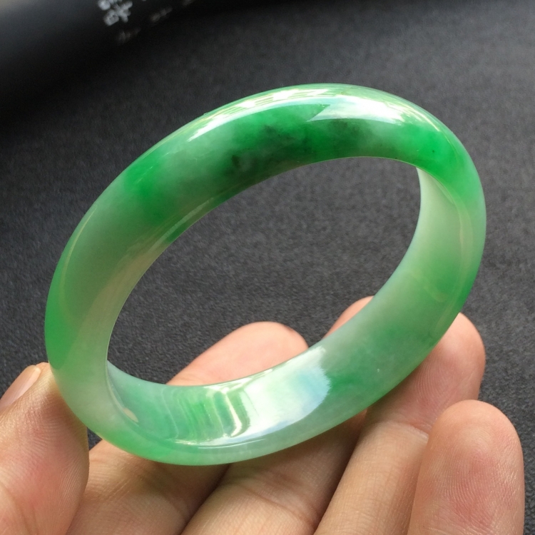 （超值推荐）糯冰种翠色贵妃镯（53.8mm-46.2mm）