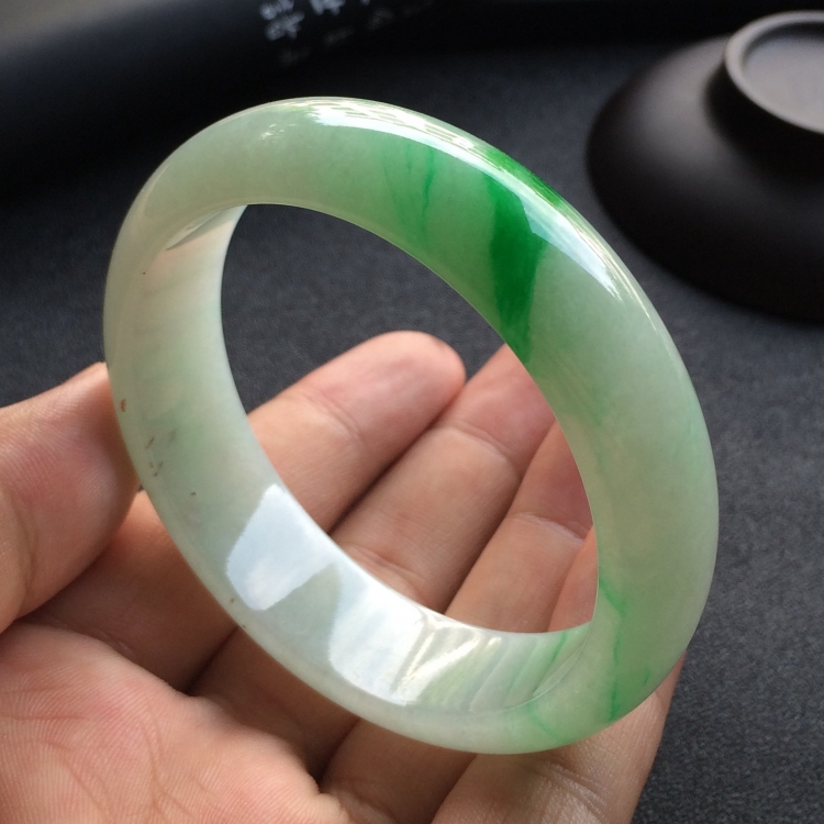 （超值推荐）糯冰种飘翠手镯（55.8mm）