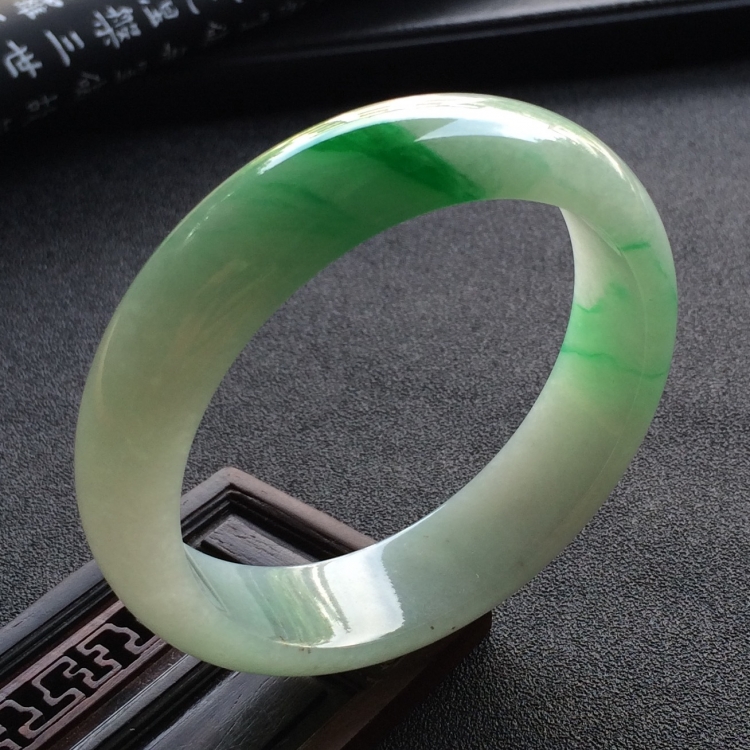 （超值推荐）糯冰种飘翠手镯（55.8mm）