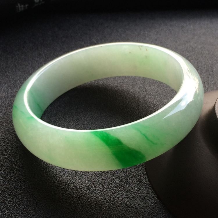 （超值推荐）糯冰种飘翠手镯（55.8mm）