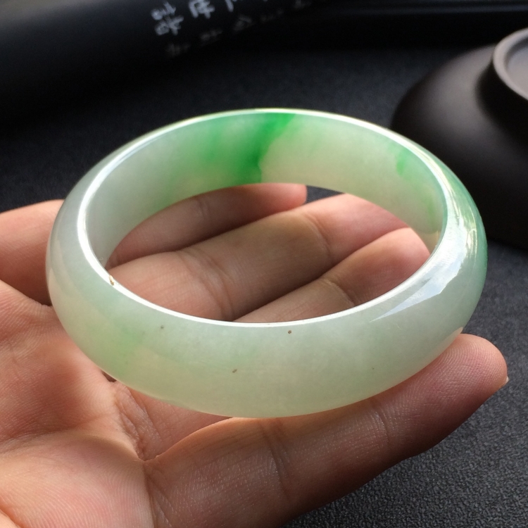 （超值推荐）糯冰种飘翠手镯（55.8mm）