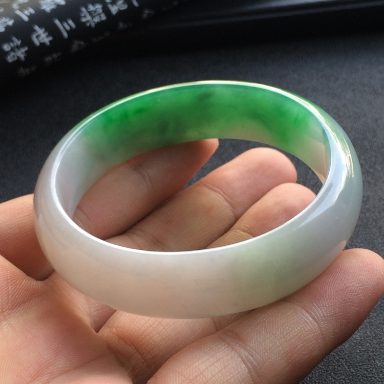 （超值推荐）糯冰种翠色贵妃镯（56.3mm-50.8mm）