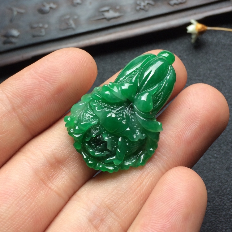 （超值推荐）糯冰种深绿白菜挂件