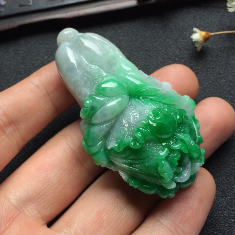 （超值推荐）糯冰种阳绿白菜挂件