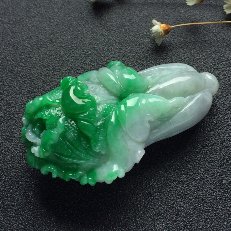 （超值推荐）糯冰种阳绿白菜挂件