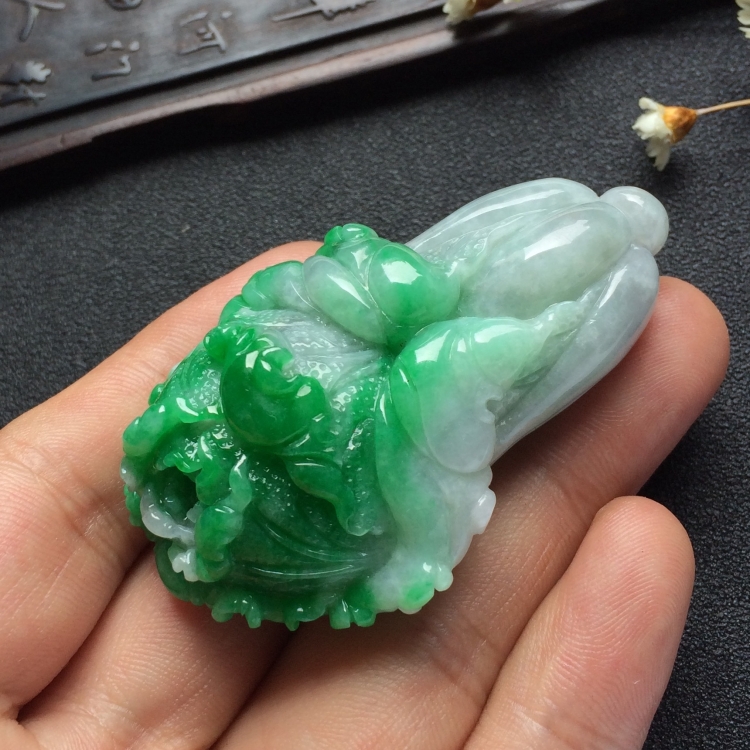 （超值推荐）糯冰种阳绿白菜挂件