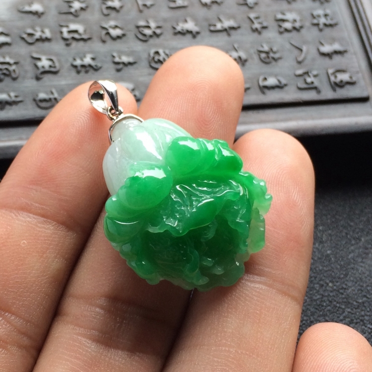（超值推荐）糯冰种翠色白菜挂件
