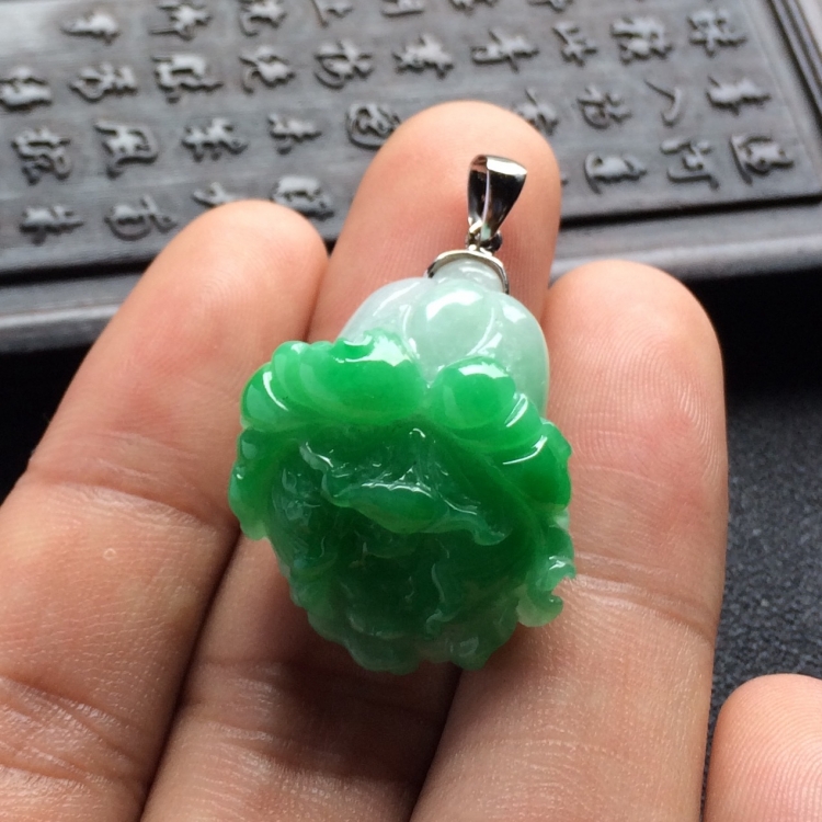 （超值推荐）糯冰种翠色白菜挂件