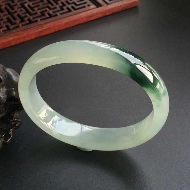 (超值推荐)冰种飘花贵妃镯(55.4mm-46.7mm)