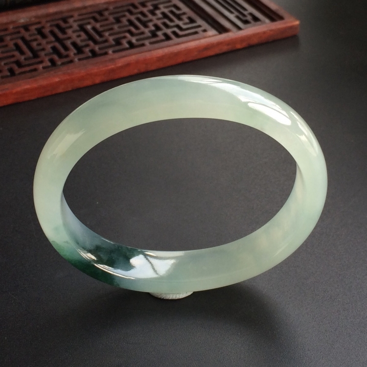 (超值推荐)冰种飘花贵妃镯(55.4mm-46.7mm)