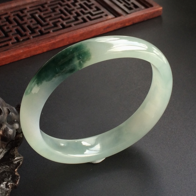 (超值推荐)冰种飘花贵妃镯(55.4mm-46.7mm)