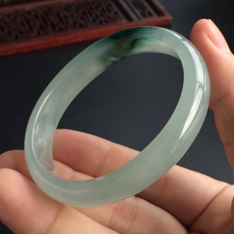(超值推荐)冰种飘花贵妃镯(55.4mm-46.7mm)
