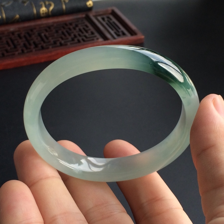 (超值推荐)冰种飘花贵妃镯(55.4mm-46.7mm)