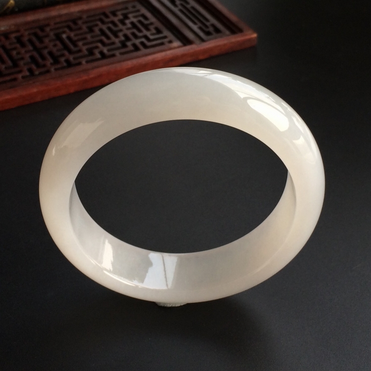 (超值推荐)糯冰种淡晴水手镯(56mm)