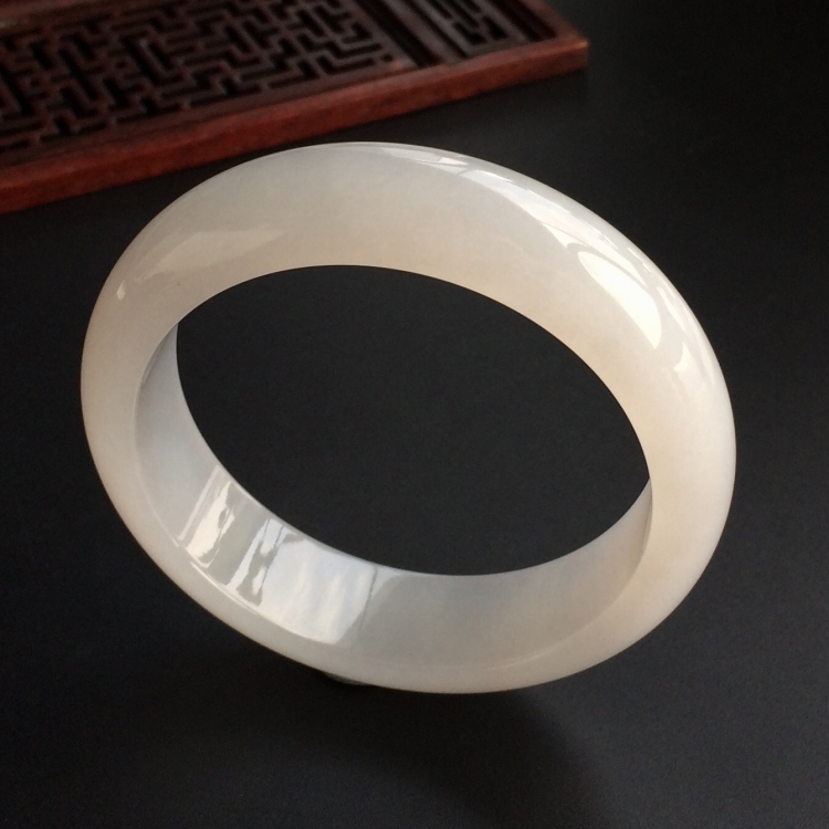 (超值推荐)糯冰种淡晴水手镯(56mm)