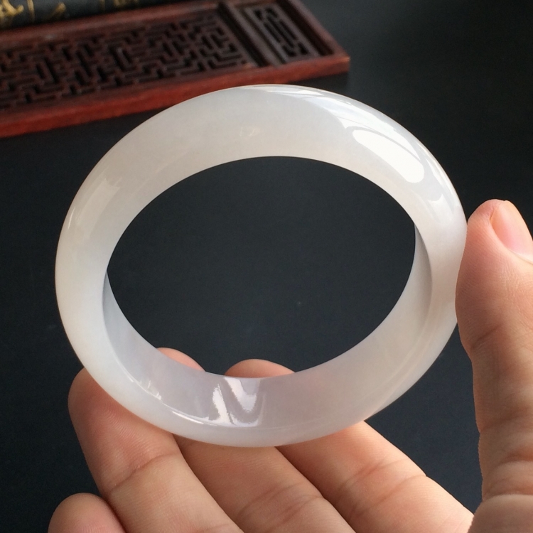 (超值推荐)糯冰种淡晴水手镯(56mm)