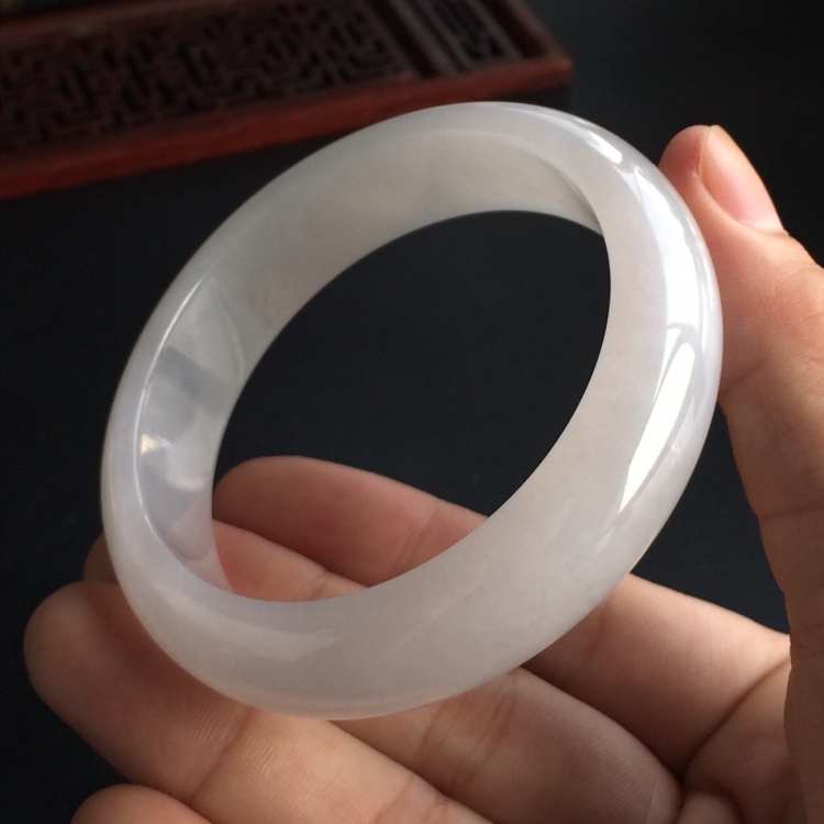 (超值推荐)糯冰种淡晴水手镯(56mm)