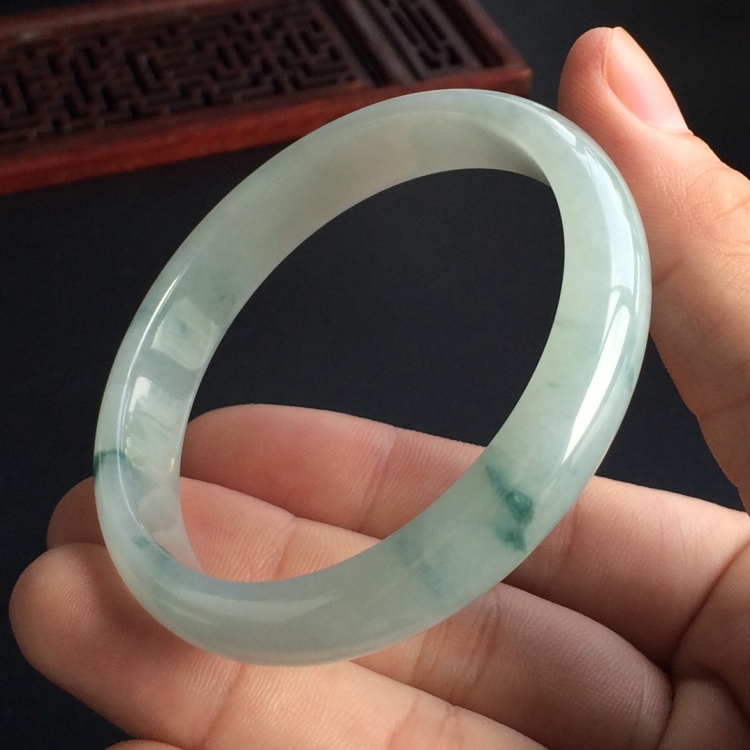 (超值推荐)糯冰种飘花手镯(54.5mm)