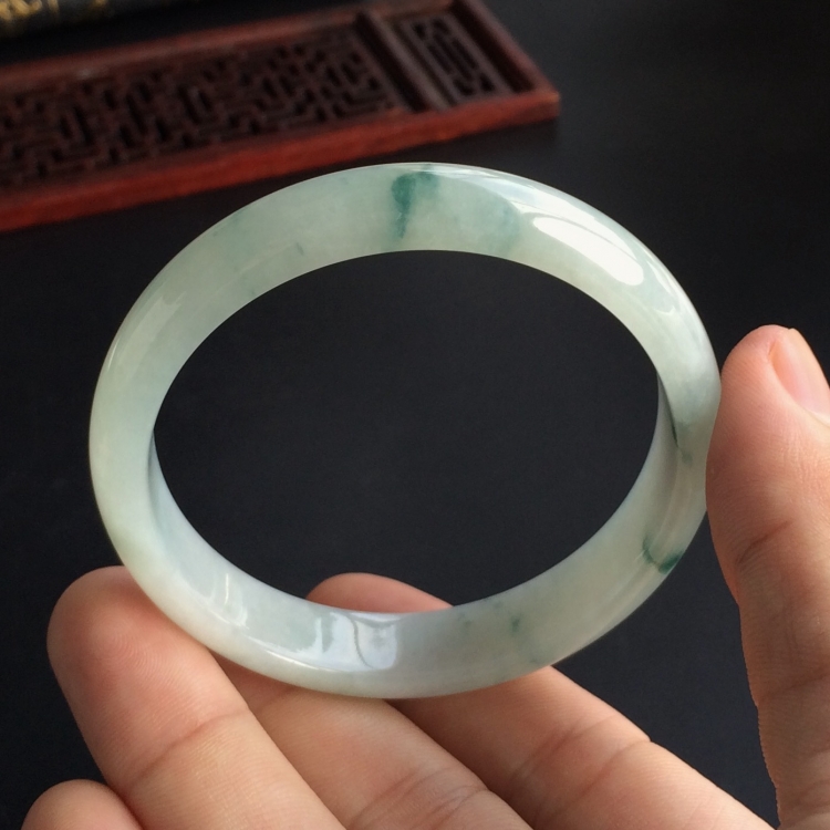 (超值推荐)糯冰种飘花手镯(54.5mm)