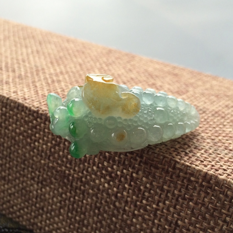 (超值推荐)糯冰种黄加绿苦尽甘来挂件