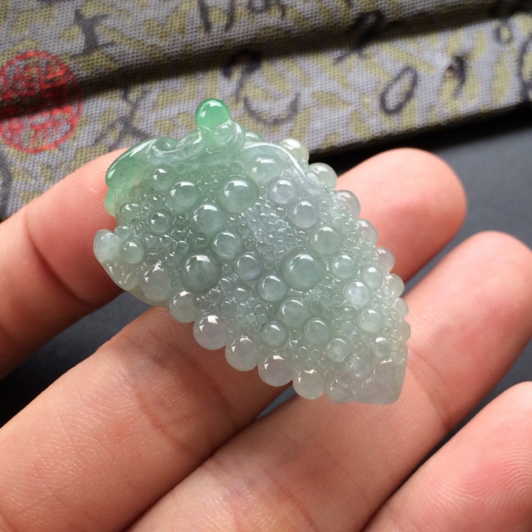 (超值推荐)糯冰种黄加绿苦尽甘来挂件