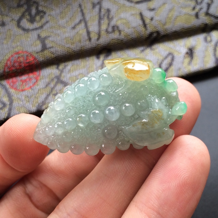 (超值推荐)糯冰种黄加绿苦尽甘来挂件