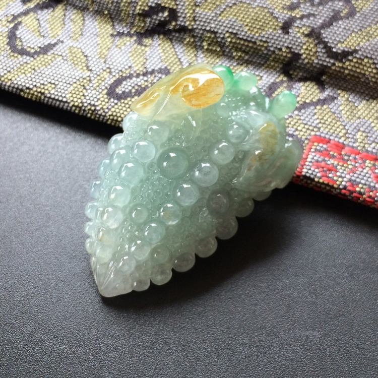 (超值推荐)糯冰种黄加绿苦尽甘来挂件