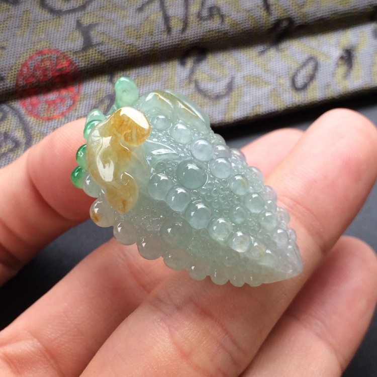 (超值推荐)糯冰种黄加绿苦尽甘来挂件