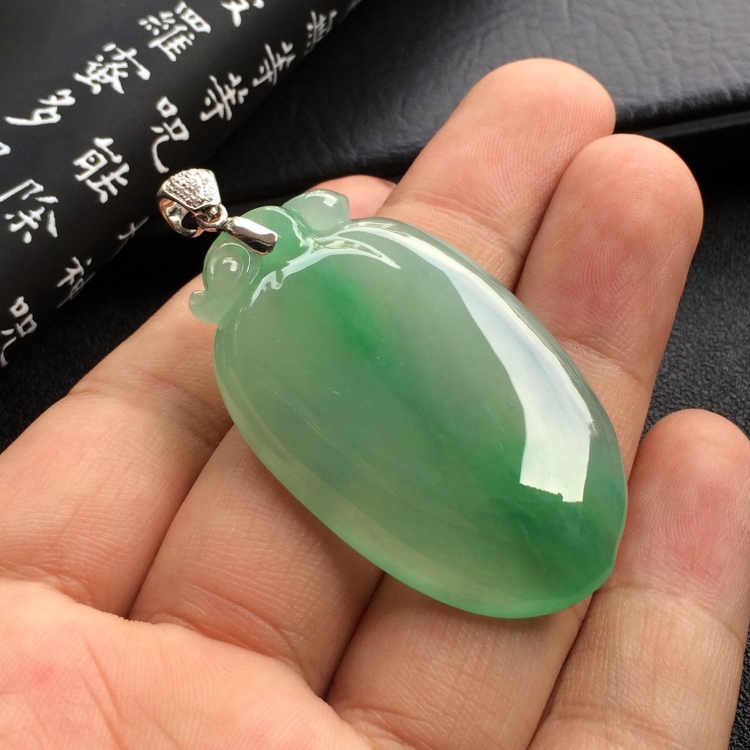 （超值推荐）冰种飘翠福瓜挂件