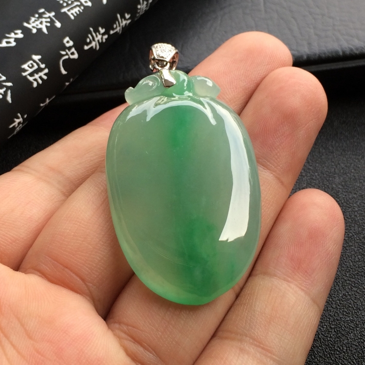（超值推荐）冰种飘翠福瓜挂件