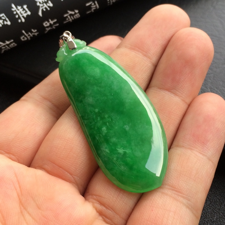 （超值推荐）糯冰种翠色福瓜挂件