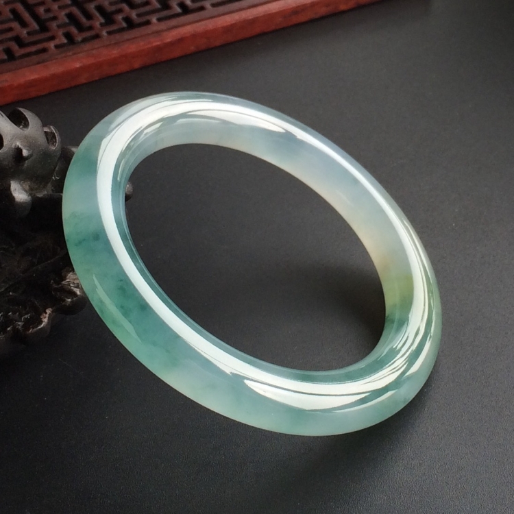 (超值推荐)冰种飘花略带黄翡圆条手镯(52.7mm)