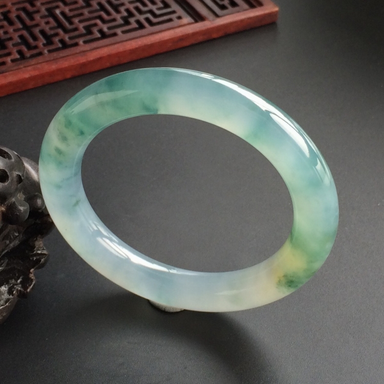 (超值推荐)冰种飘花略带黄翡圆条手镯(52.7mm)