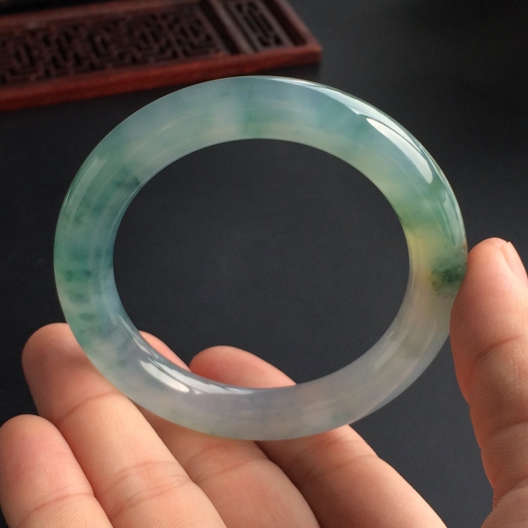 (超值推荐)冰种飘花略带黄翡圆条手镯(52.7mm)