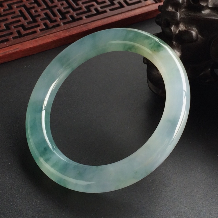 (超值推荐)冰种飘花略带黄翡圆条手镯(52.7mm)