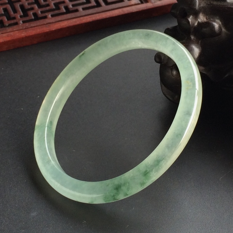 (超值推荐)冰种飘花贵妃镯(54mm-47.2mm)