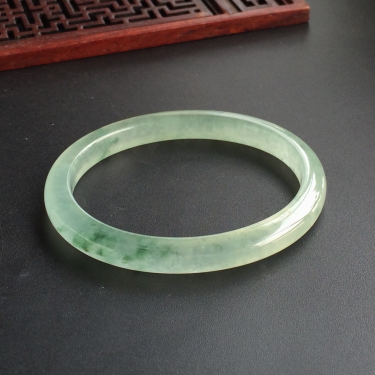 (超值推荐)冰种飘花贵妃镯(54mm-47.2mm)