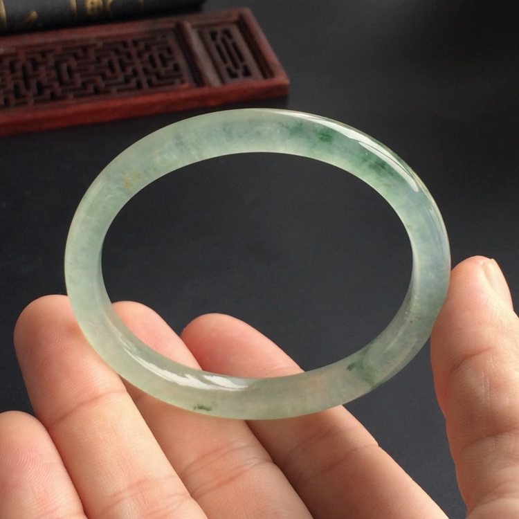 (超值推荐)冰种飘花贵妃镯(54mm-47.2mm)