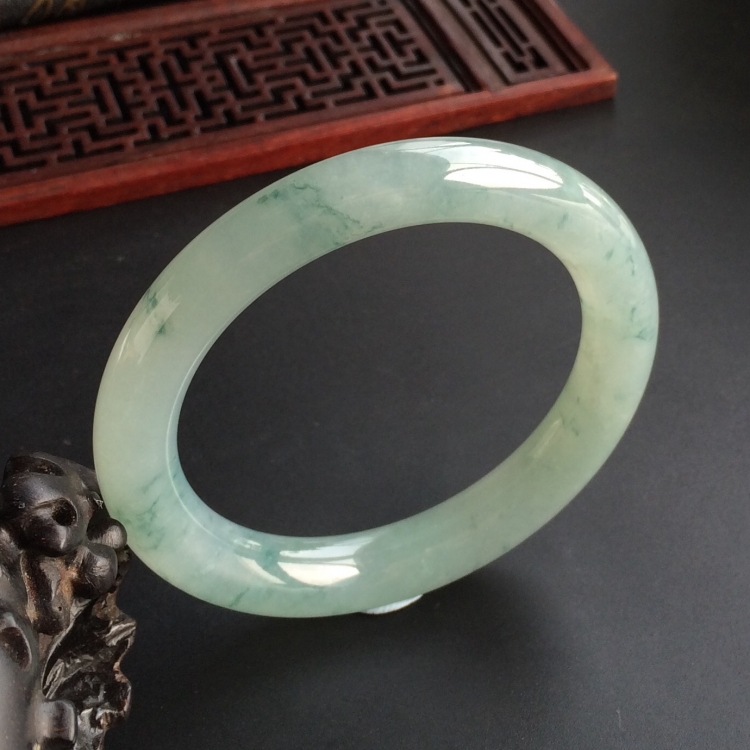 (超值推荐)糯冰种飘花圆条手镯(56.5mm)